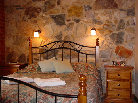 Langmeil Cottages - Accommodation Fremantle 11