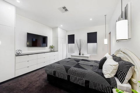 BENGALEE EXECUTIVE TOWNHOUSE- MODERN & STYLISH - Accommodation Fremantle 11