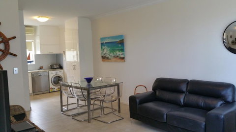 Acaill Accommodation Esplanade Living Self Check-In Self Check-Out - Accommodation Fremantle 2