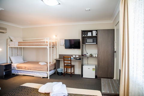 Lilac City Motor Inn & Steakhouse - Accommodation Fremantle 3