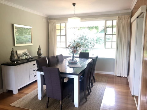 Stunning House With Beautiful Entertainment Area!! - Accommodation Fremantle 6