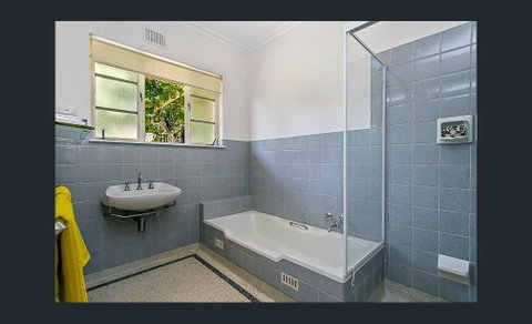 Stunning House With Beautiful Entertainment Area!! - Accommodation Fremantle 11