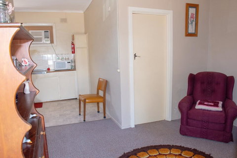 Kimba Units - Accommodation Fremantle 4