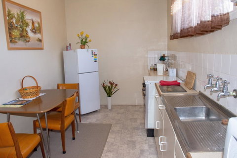 Kimba Units - Accommodation Fremantle 6