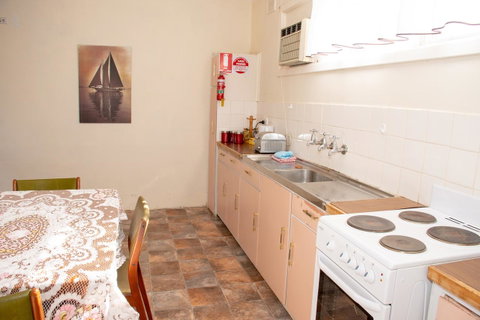Kimba Units - Accommodation Fremantle 15