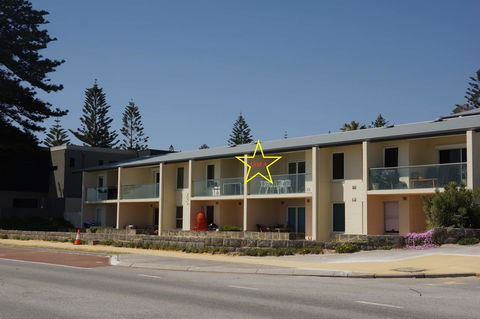 Cottesloe Beachfront Ocean View Apartment - Accommodation Fremantle 1