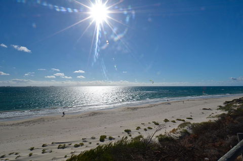 Cottesloe Beachfront Ocean View Apartment - Accommodation Fremantle 8