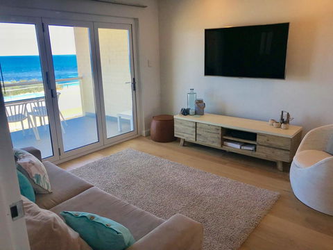 Cottesloe Beachfront Ocean View Apartment - Accommodation Fremantle 6