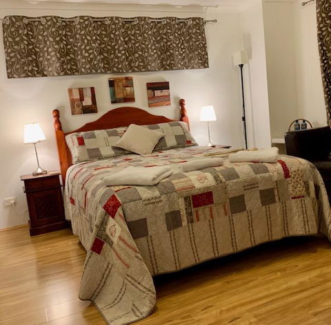 Ascot Comfort - Accommodation Fremantle 0