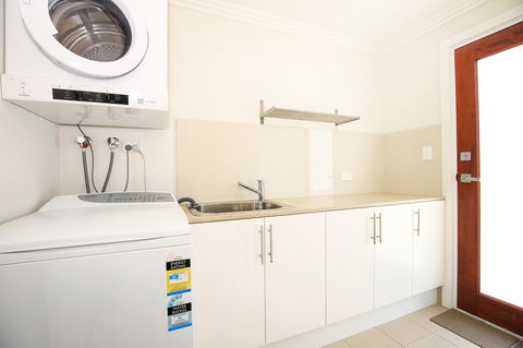 Calming Waters - Pet Friendly - Community Pool - Accommodation Fremantle 24