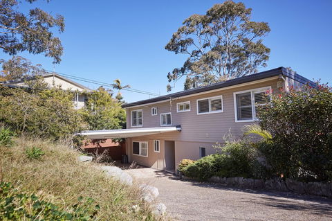 Bright And Spacious Family Home With Leafy Deck - Accommodation Fremantle 32