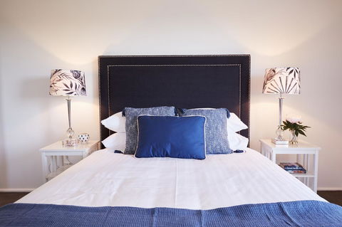 Bright And Spacious Family Home With Leafy Deck - Accommodation Fremantle 6