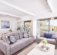 Bright and Spacious Family Home With Leafy Deck - Accommodation Fremantle