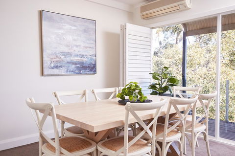 Bright And Spacious Family Home With Leafy Deck - Accommodation Fremantle 22
