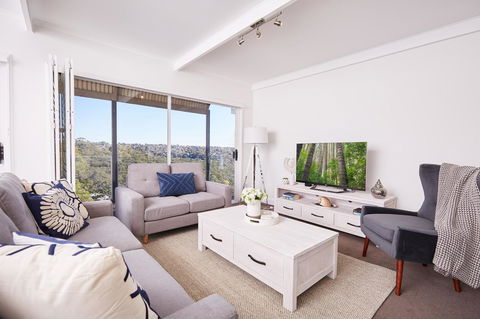 Bright And Spacious Family Home With Leafy Deck - Accommodation Fremantle 3