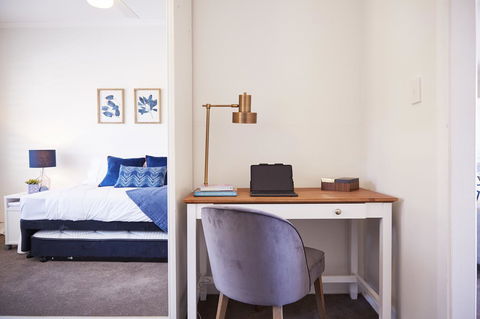 Bright And Spacious Family Home With Leafy Deck - Accommodation Fremantle 27