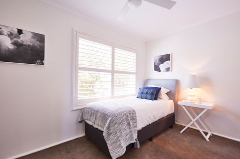 Bright And Spacious Family Home With Leafy Deck - Accommodation Fremantle 24