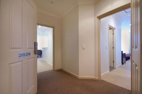 Macquarie Waters Boutique Apartment Hotel - Accommodation Fremantle 7