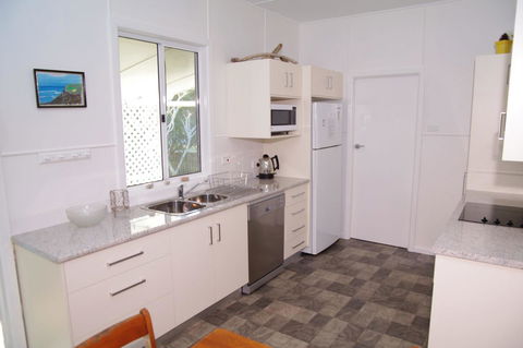 Fleur Cottage, 7 Willow Street - Accommodation Fremantle 7
