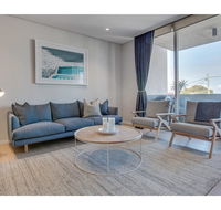 Oceanside Elegance At Superb Home Steps From Sand - Accommodation Fremantle
