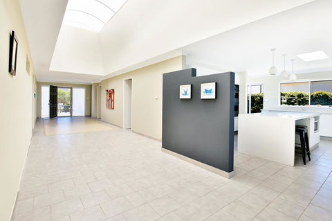 Neptune I Absolute Beachfront I Stunning Views - Accommodation Fremantle 24