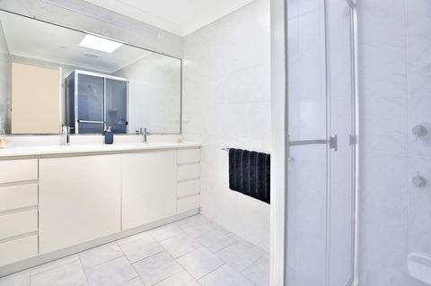 Neptune I Absolute Beachfront I Stunning Views - Accommodation Fremantle 20