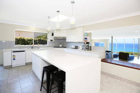 Neptune I Absolute Beachfront I Stunning Views - Accommodation Fremantle 10