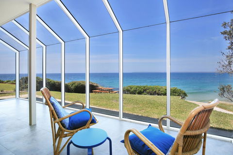 Neptune I Absolute Beachfront I Stunning Views - Accommodation Fremantle 1