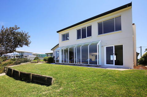 Neptune I Absolute Beachfront I Stunning Views - Accommodation Fremantle 26