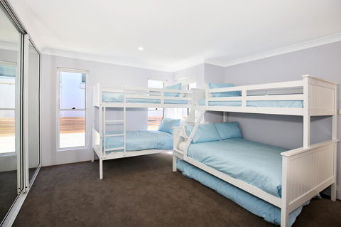 Neptune I Absolute Beachfront I Stunning Views - Accommodation Fremantle 17