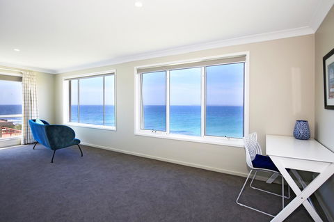 Neptune I Absolute Beachfront I Stunning Views - Accommodation Fremantle 12