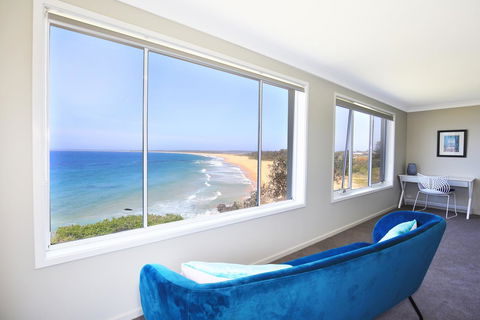Neptune I Absolute Beachfront I Stunning Views - Accommodation Fremantle 13