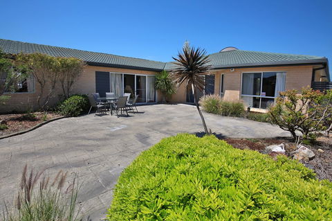 Neptune I Absolute Beachfront I Stunning Views - Accommodation Fremantle 30