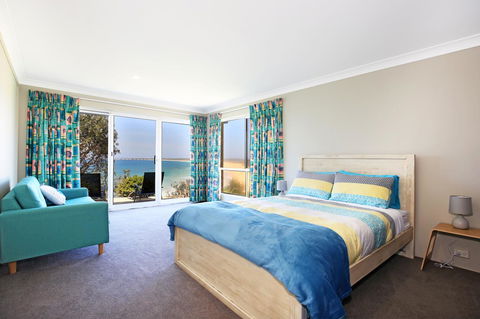 Neptune I Absolute Beachfront I Stunning Views - Accommodation Fremantle 16