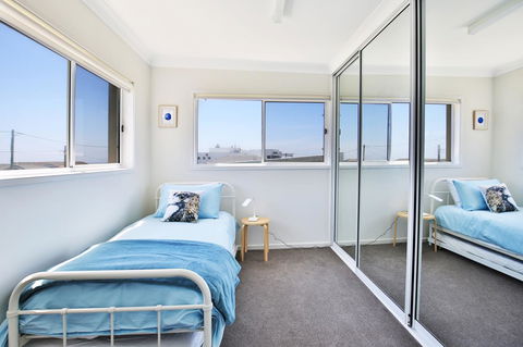 Neptune I Absolute Beachfront I Stunning Views - Accommodation Fremantle 14