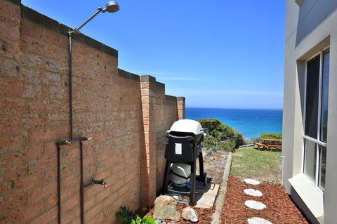Neptune I Absolute Beachfront I Stunning Views - Accommodation Fremantle 27