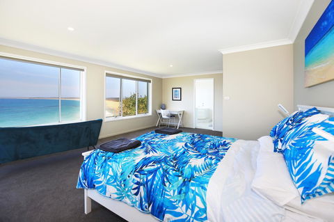 Neptune I Absolute Beachfront I Stunning Views - Accommodation Fremantle 11
