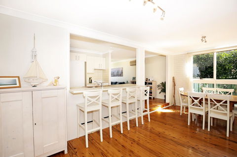 Hayes Beach House I Award Winner I 4 Mins To Beach - Accommodation Fremantle 11