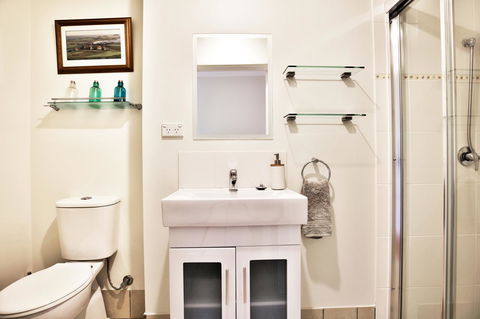 Hayes Beach House I Award Winner I 4 Mins To Beach - Accommodation Fremantle 14