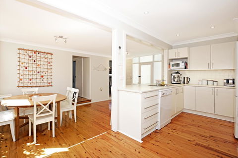 Hayes Beach House I Award Winner I 4 Mins To Beach - Accommodation Fremantle 5