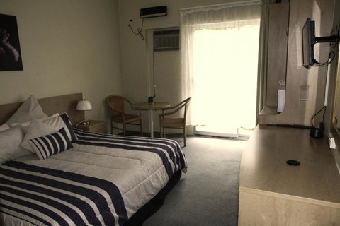 Rest Easy Motel - Accommodation Fremantle 0