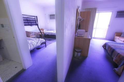 Rest Easy Motel - Accommodation Fremantle 1