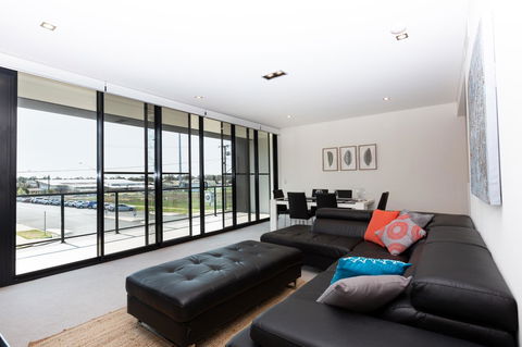 Brand New Executive Apartment - Accommodation Fremantle 2