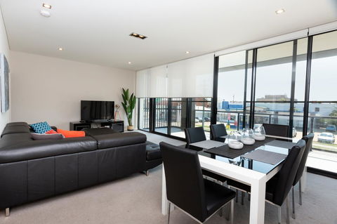 Brand New Executive Apartment - Accommodation Fremantle 3