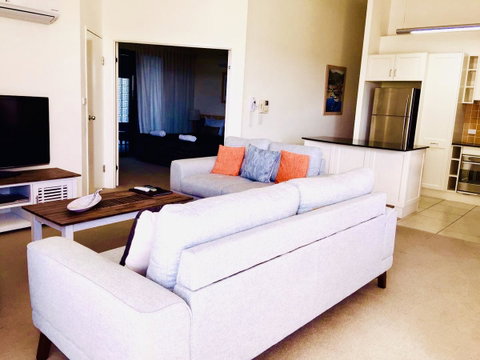 Boathouse Resort (Water Front) - Accommodation Fremantle 9
