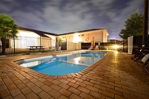 Winning Post Motor Inn - Accommodation Fremantle 0