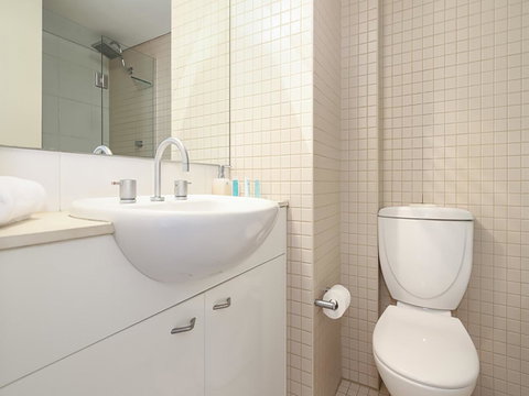 Lower Bridge And Sails - Executive 2BR Darlinghurst Apartment With Balcony And Rooftop Views - Accommodation Fremantle 10