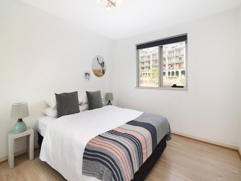 Lower Bridge And Sails - Executive 2BR Darlinghurst Apartment With Balcony And Rooftop Views - Accommodation Fremantle 7