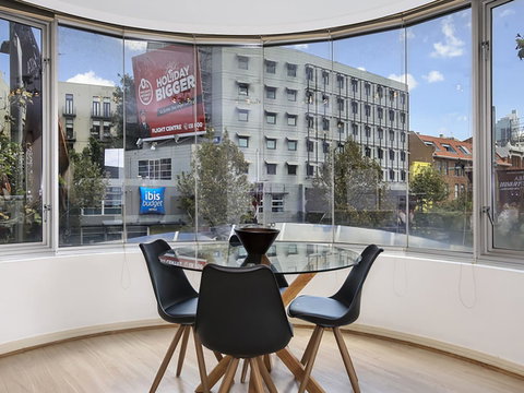 Lower Bridge And Sails - Executive 2BR Darlinghurst Apartment With Balcony And Rooftop Views - Accommodation Fremantle 1