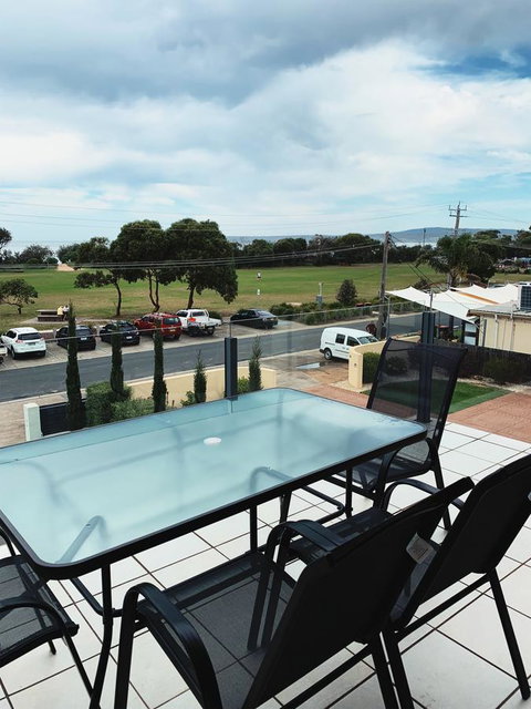Seachange 3 - Accommodation Fremantle 7